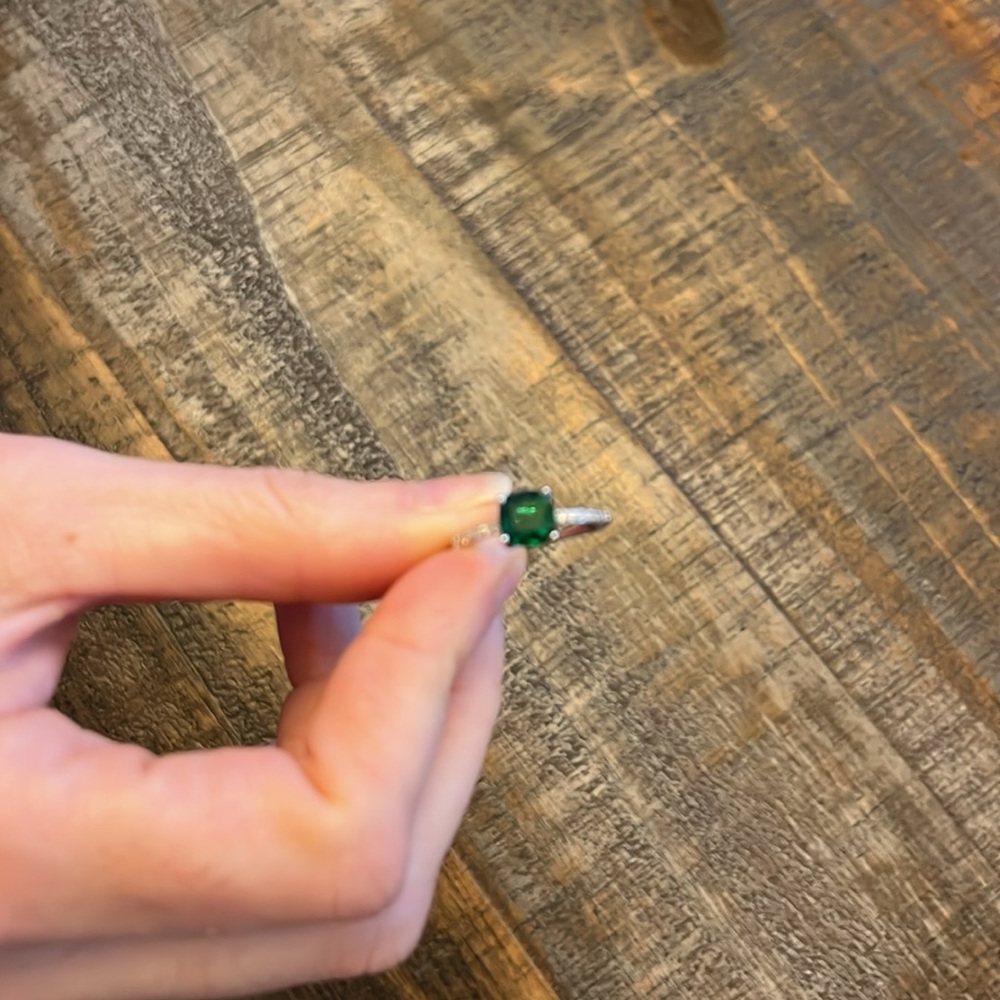 Green Gemstone .925 Silver Filled Ring - Picture 3 of 8